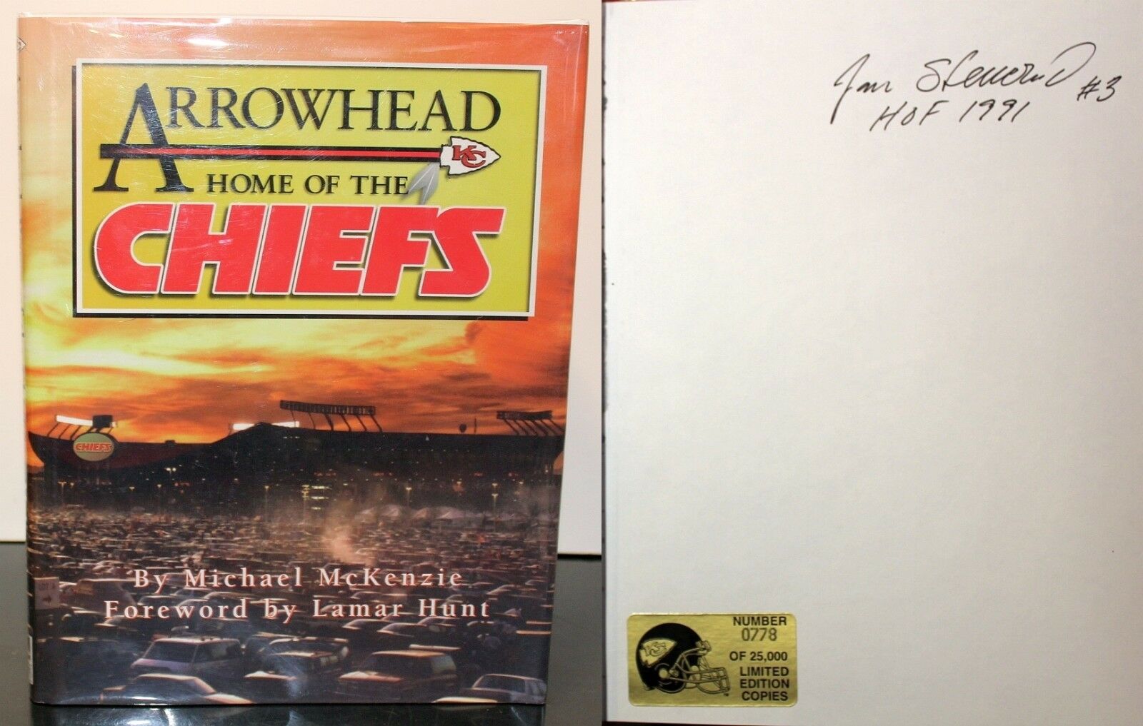 Arrowhead: Home of the Chiefs [Book]